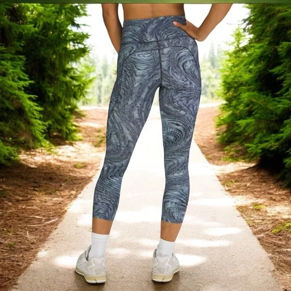 Lululemon Fast and Free High Rise Crop 23" in Dimensional Icing Blue Multi Sz 10